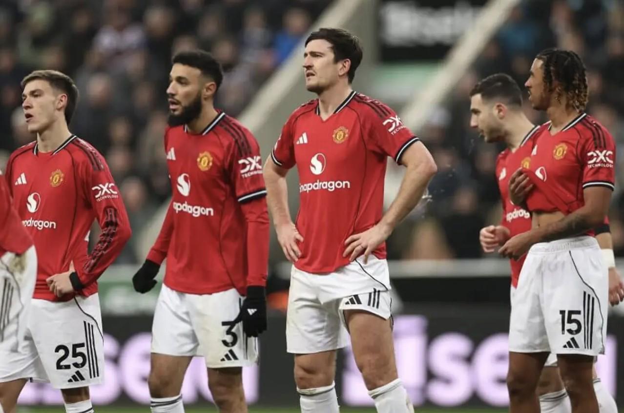 开云官方网站-TA：曼联左路的进攻存在问题；球员们在场上的反应速度过慢